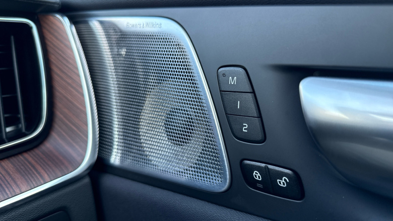 Volvo XC60 2.0 T8 [455] RC PHEV Ultimate Dark 5dr AWD Gtron Estate